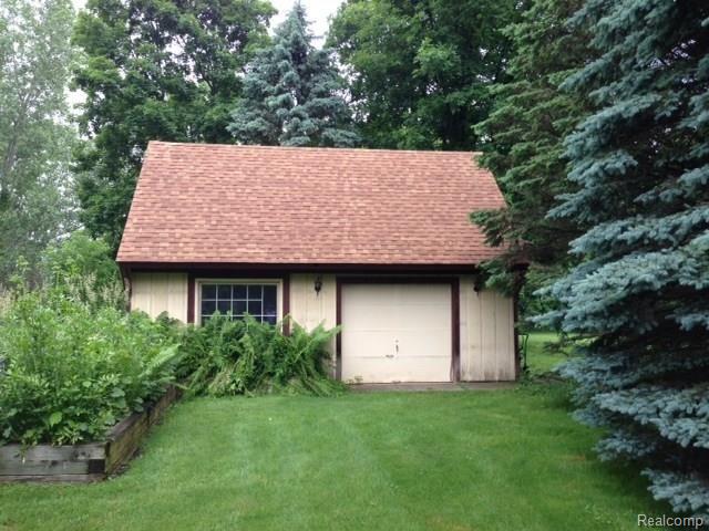 2198 West Barron Road Howell, MI 48855 - Photo 4 of 25 2nd garage with side entrance