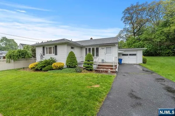 $3,250 | 46 Daka Court, Bloomfield, NJ 07003