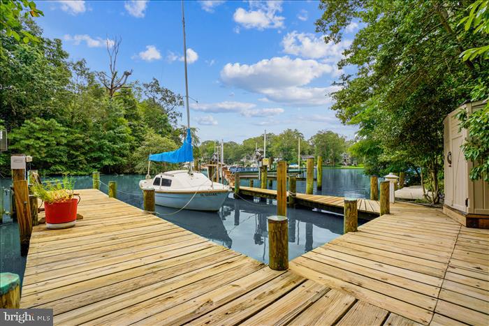 317 Thomas Road Severna Park, MD 21146 - Photo 4 of 56 Sturdy, wide piers