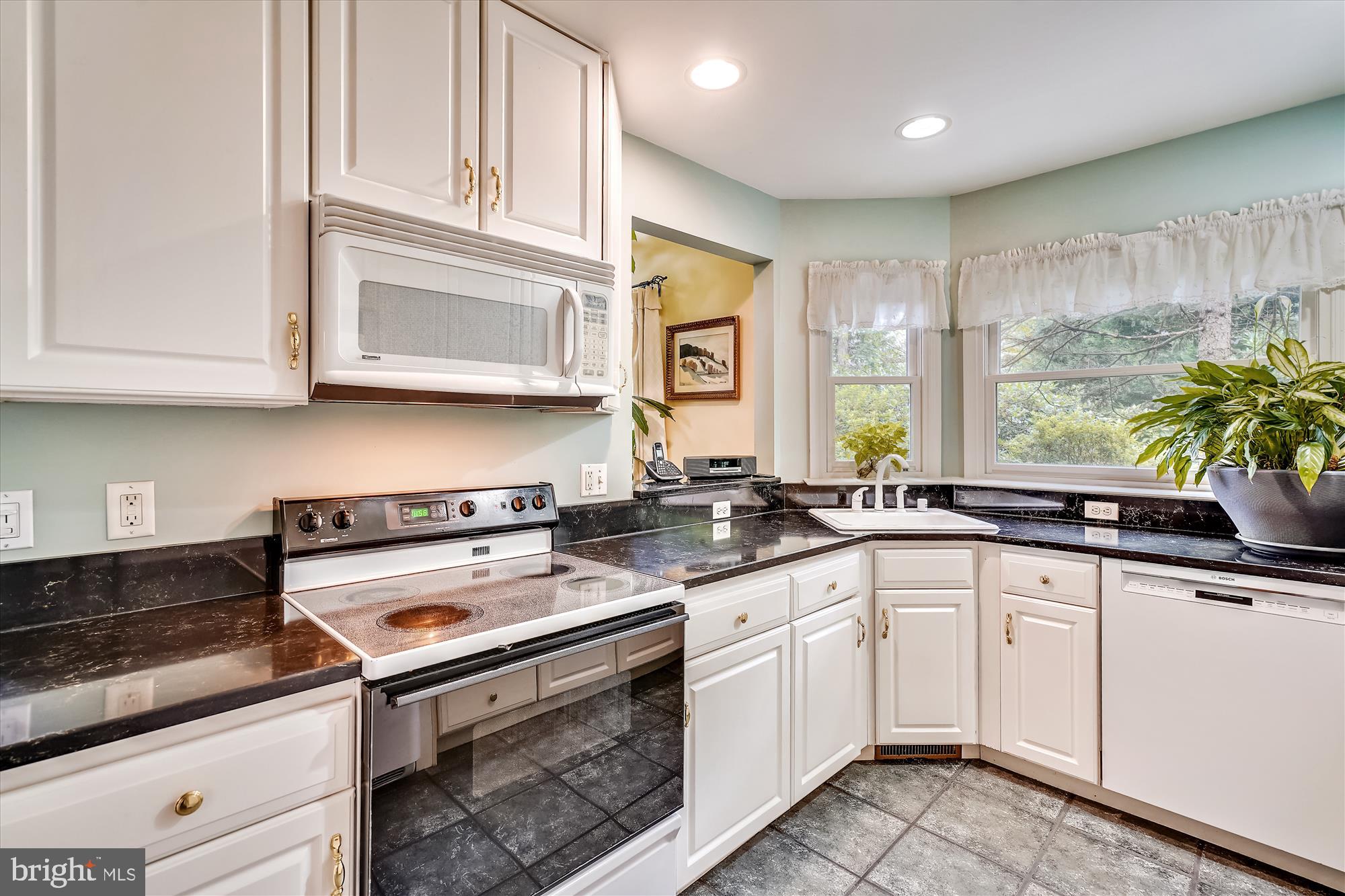 317 Thomas Road Severna Park, MD 21146 - Photo 38 of 56 Efficient kitchen with quartz counter