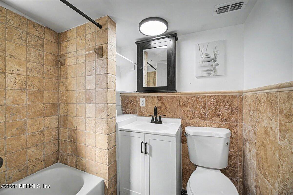 2520 Larsen Road Jacksonville, FL 32207 - Photo 18 of 27 a bathroom with a sink toilet and shower