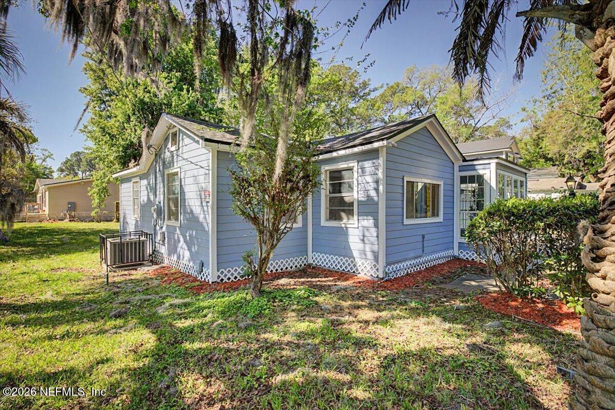 2520 Larsen Road Jacksonville, FL 32207 - Photo 24 of 27 a view of a house with backyard and tree