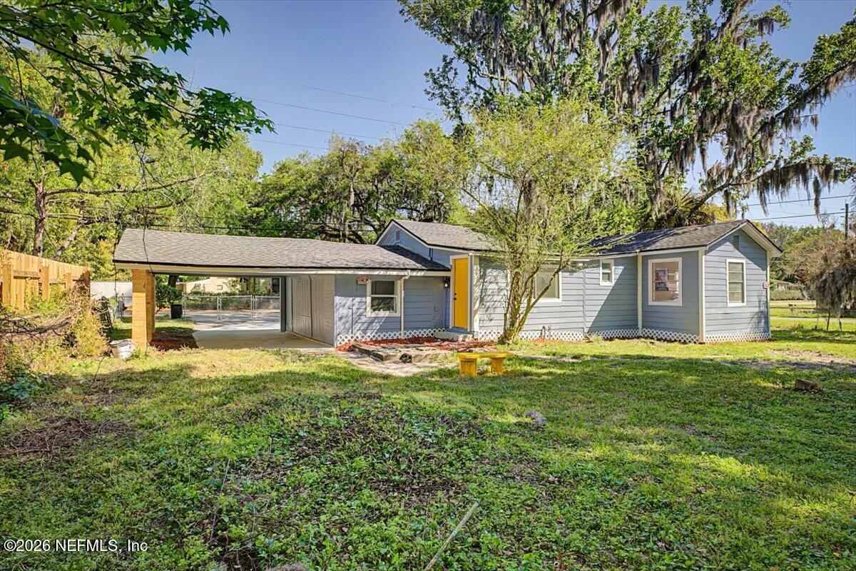 2520 Larsen Road Jacksonville, FL 32207 - Photo 26 of 27 a front view of a house with a garden