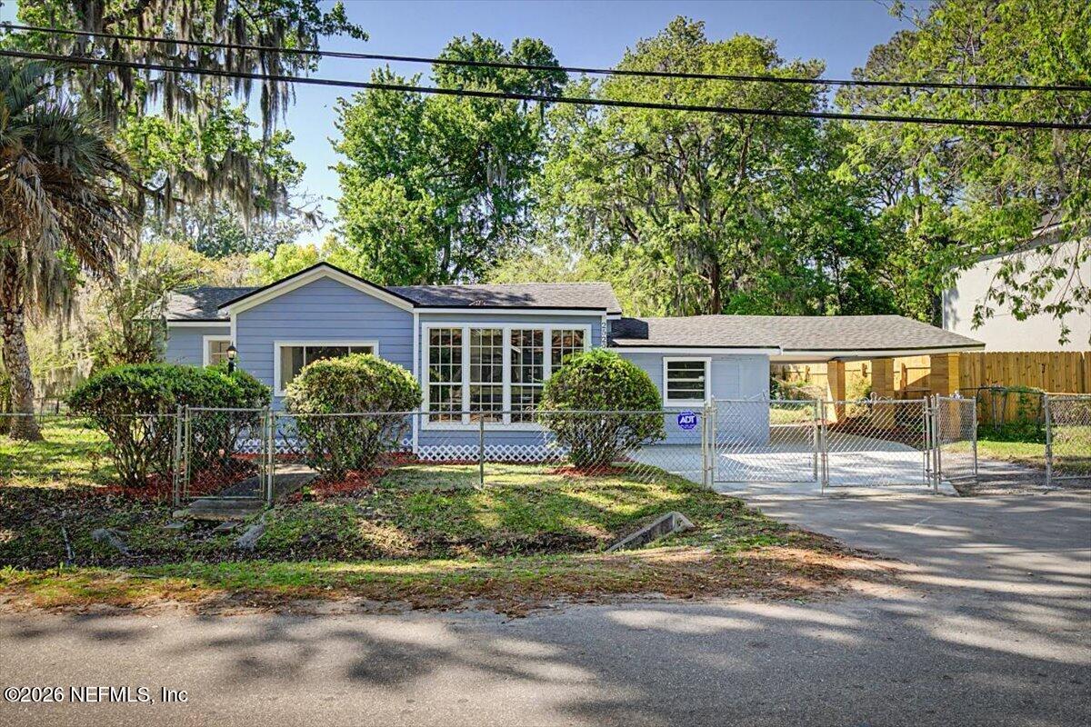 2520 Larsen Road Jacksonville, FL 32207 - Photo 4 of 27 a front view of a house with garden