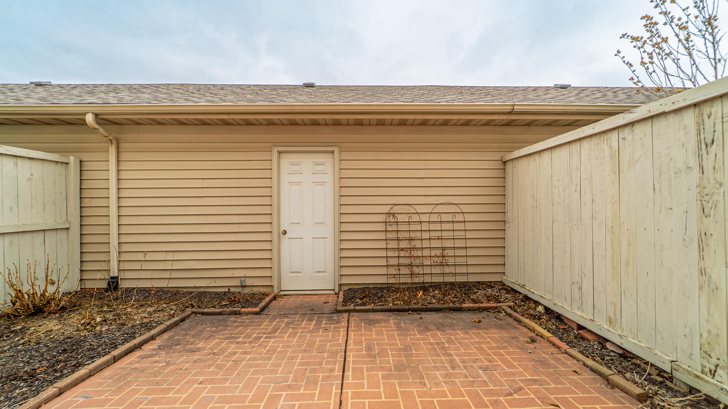 2898 Cambridge Way Highland, IN 46322 - Photo 18 of 22 a view of a backyard with a chair