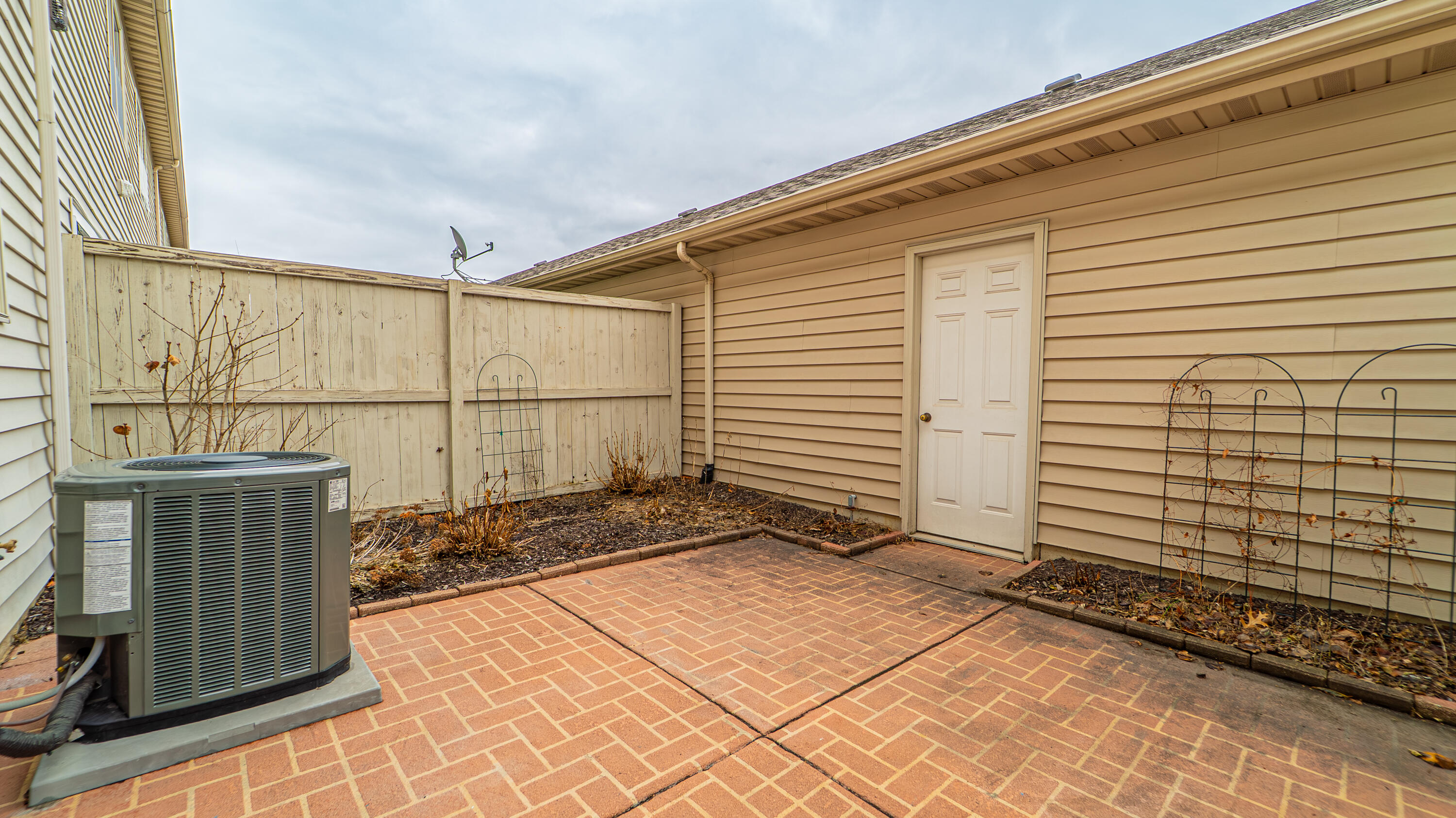 2898 Cambridge Way Highland, IN 46322 - Photo 19 of 22 a view of a back yard of the house