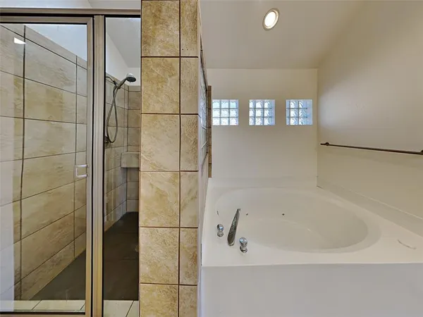 $2,950 | 4322 Duck Pond Lane, Rowlett, TX 75088