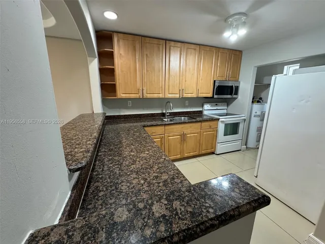 $1,900 | 8060 Fairview Drive, Unit 201, Tamarac, FL 33321