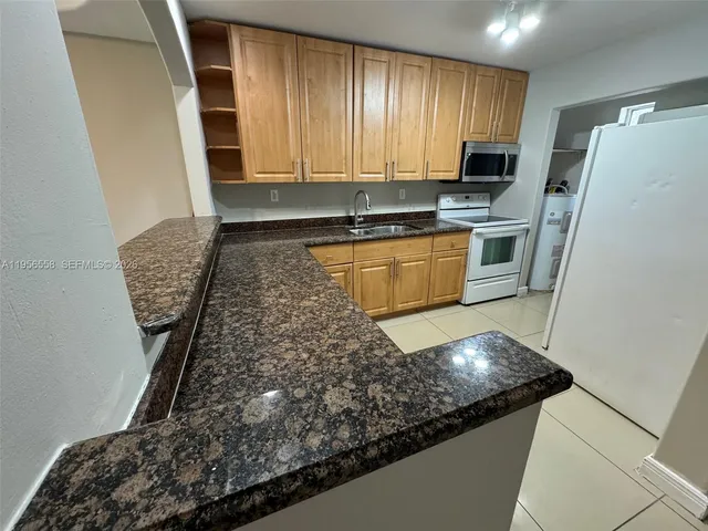 $1,900 | 8060 Fairview Drive, Unit 201, Tamarac, FL 33321