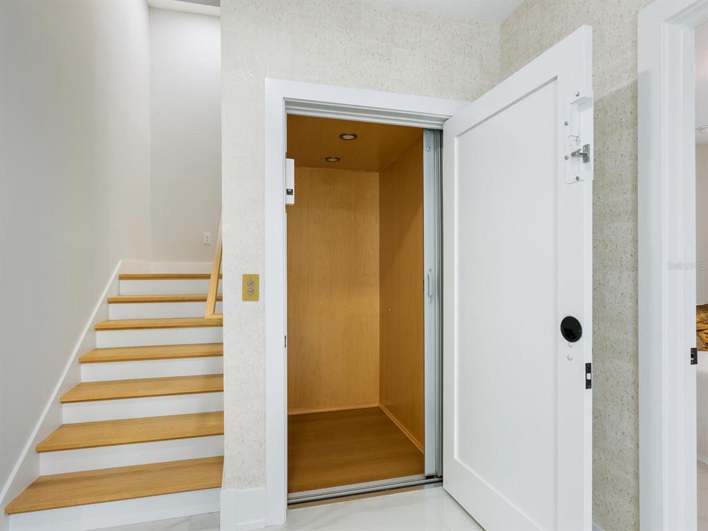 2170 Fruitville Road Sarasota, FL 34237 - Photo 11 of 47