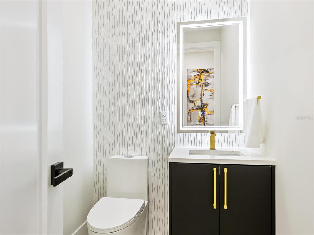 2170 Fruitville Road Sarasota, FL 34237 - Photo 13 of 47