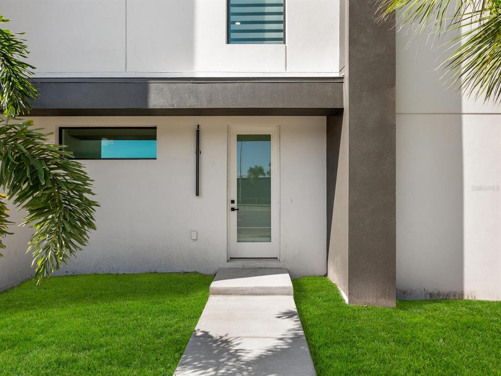 2170 Fruitville Road Sarasota, FL 34237 - Photo 3 of 47