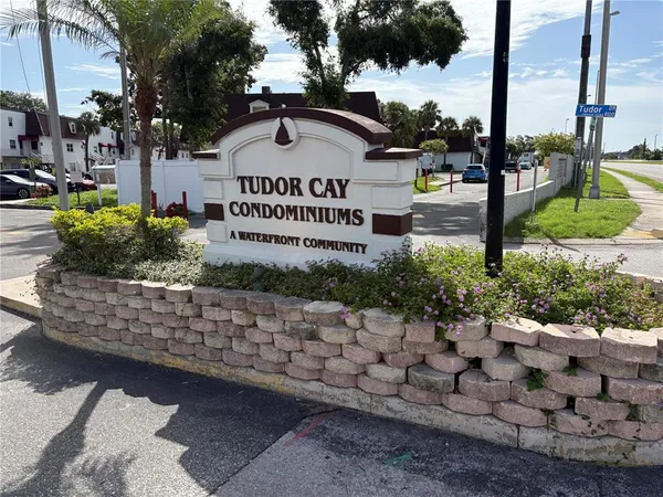 $1,650 | 9218 Tudor Drive, Unit P101, Tampa, FL 33615