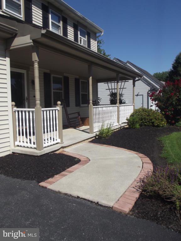 408 Hummingbird Drive Lititz, PA 17543 - Photo 2 of 10