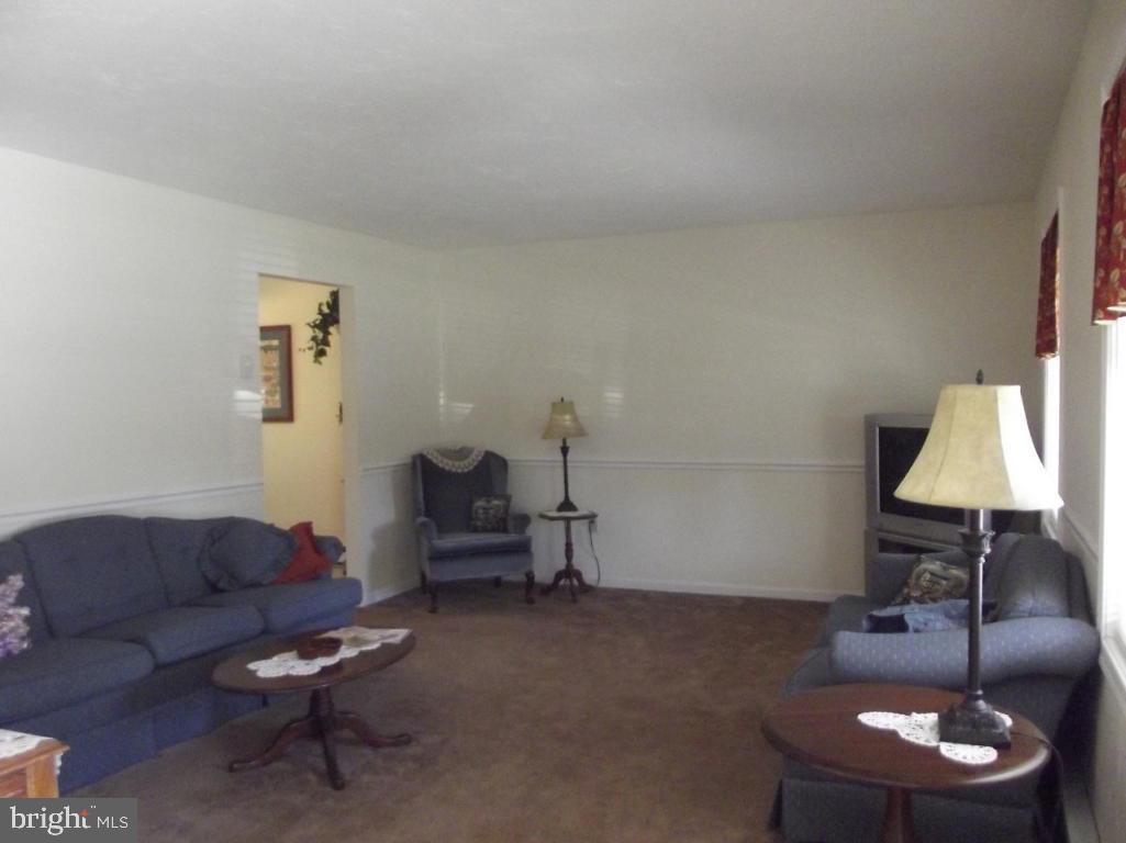 408 Hummingbird Drive Lititz, PA 17543 - Photo 4 of 10