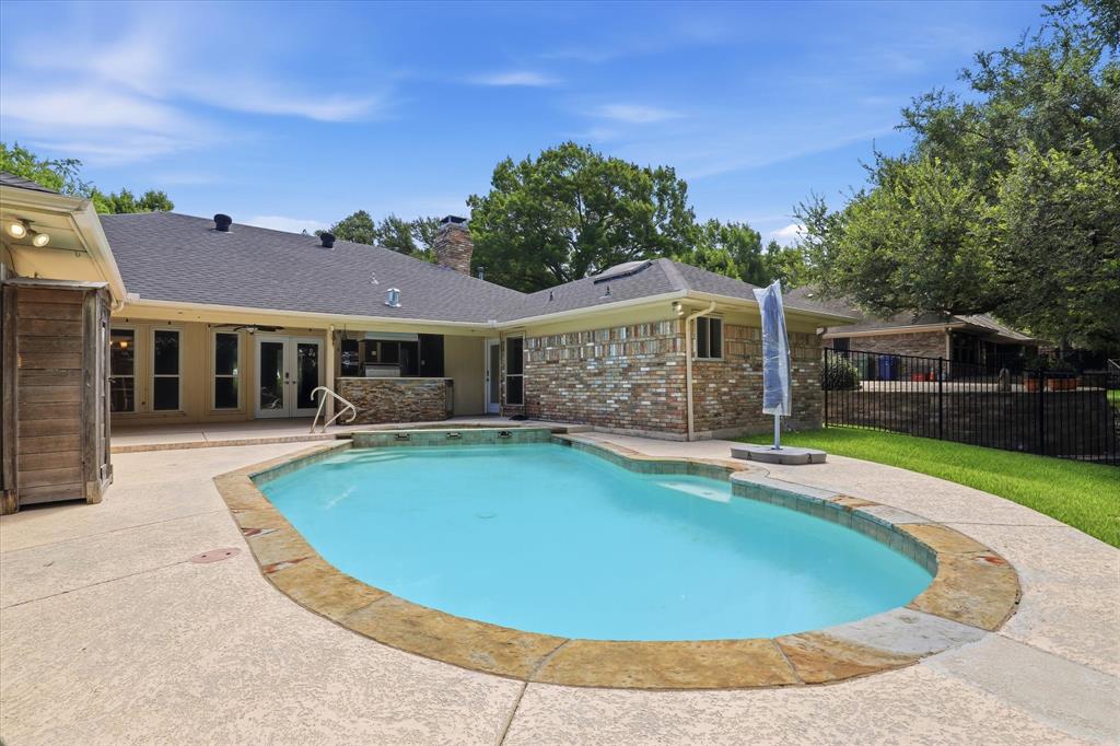 2613 Country Valley Road Garland, TX 75043 - Photo 31 of 40 Gallery Image 31