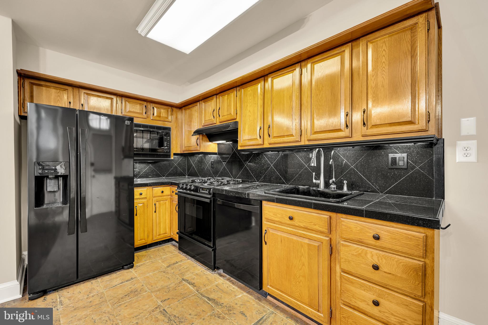 1824 S Street Northwest, Unit 104 Washington, DC 20009 - Photo 7 of 16 Kitchen