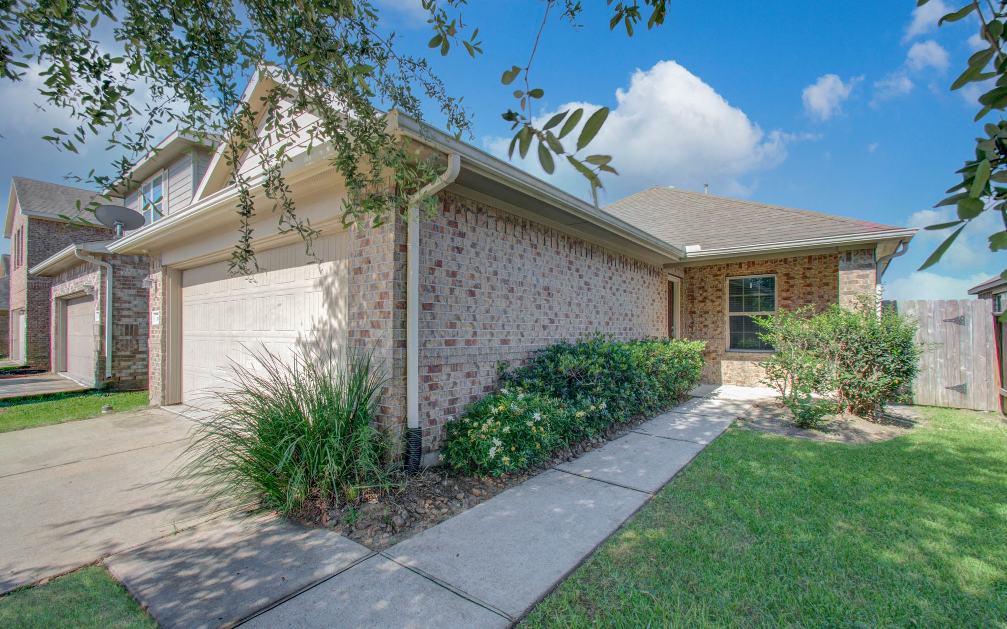 13822 Roman Ridge Lane Houston, TX 77047 - Photo 2 of 29