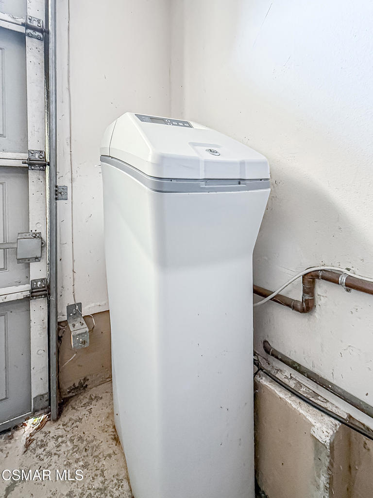 4030 Villamonte Court Camarillo, CA 93010 - Photo 35 of 42 a utility room with dryer and washer