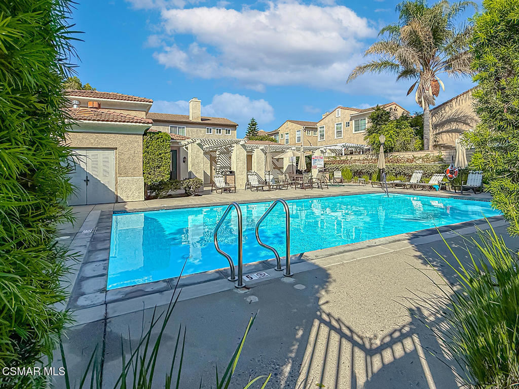 4030 Villamonte Court Camarillo, CA 93010 - Photo 40 of 42 a view of a patio with a table and chairs