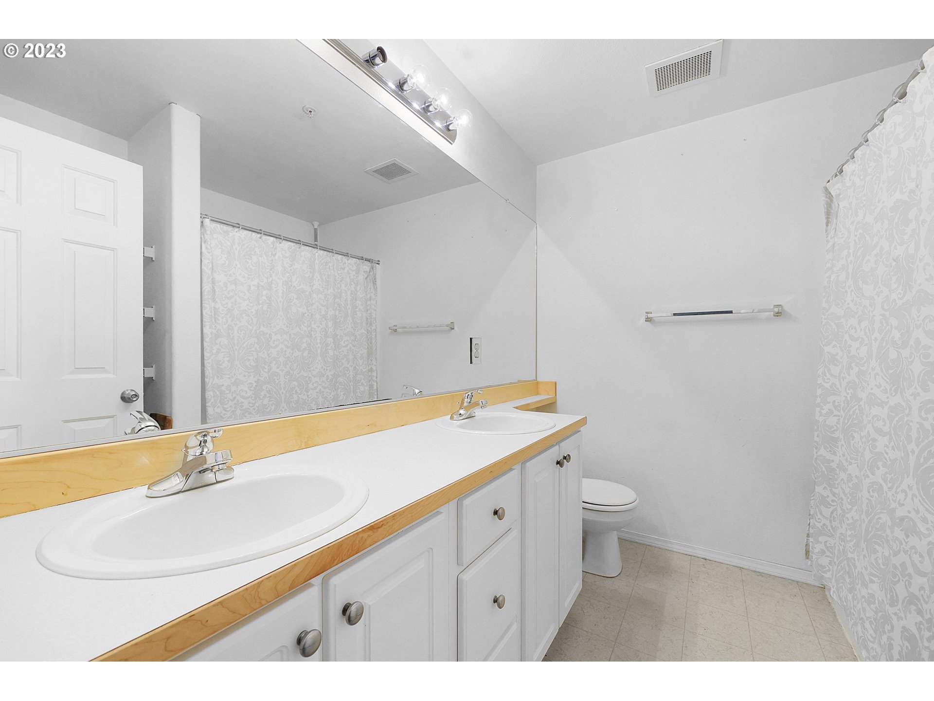 13960 Southwest Scholls Ferry Road, Unit 105 Beaverton, OR 97007 - Photo 17 of 26 Gallery Image 17