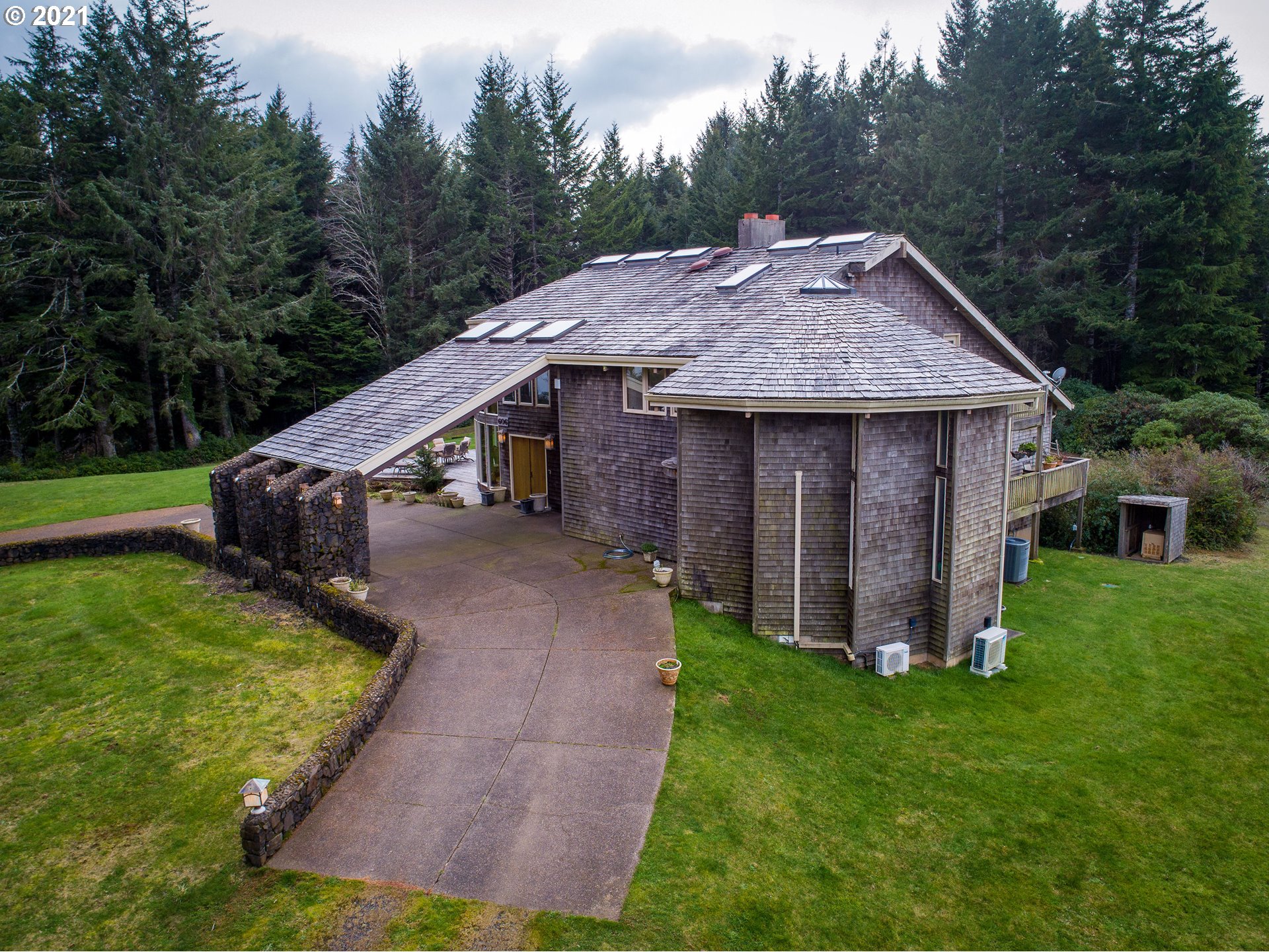 606 Northwest Legion Road Waldport, OR 97394 - Photo 6 of 32 Gallery Image 6