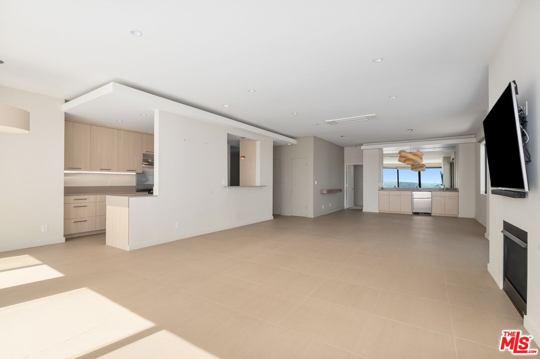 1 Northstar Street, Unit 101 Marina del Rey, CA 90292 - Photo 5 of 22