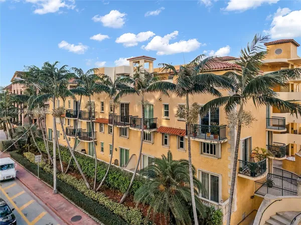 $2,300 | 8888 Collins Avenue, Unit 103, Surfside, FL 33154