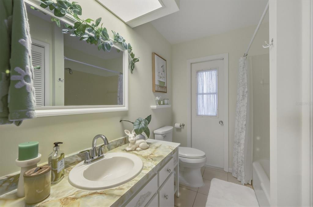 12577 Southwest Kings Row Lake Suzy, FL 34269 - Photo 30 of 56 a bathroom with a sink toilet and shower