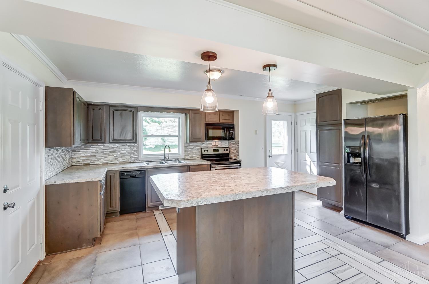 11526 Raphael Place Forest Park, OH 45240 - Photo 4 of 18