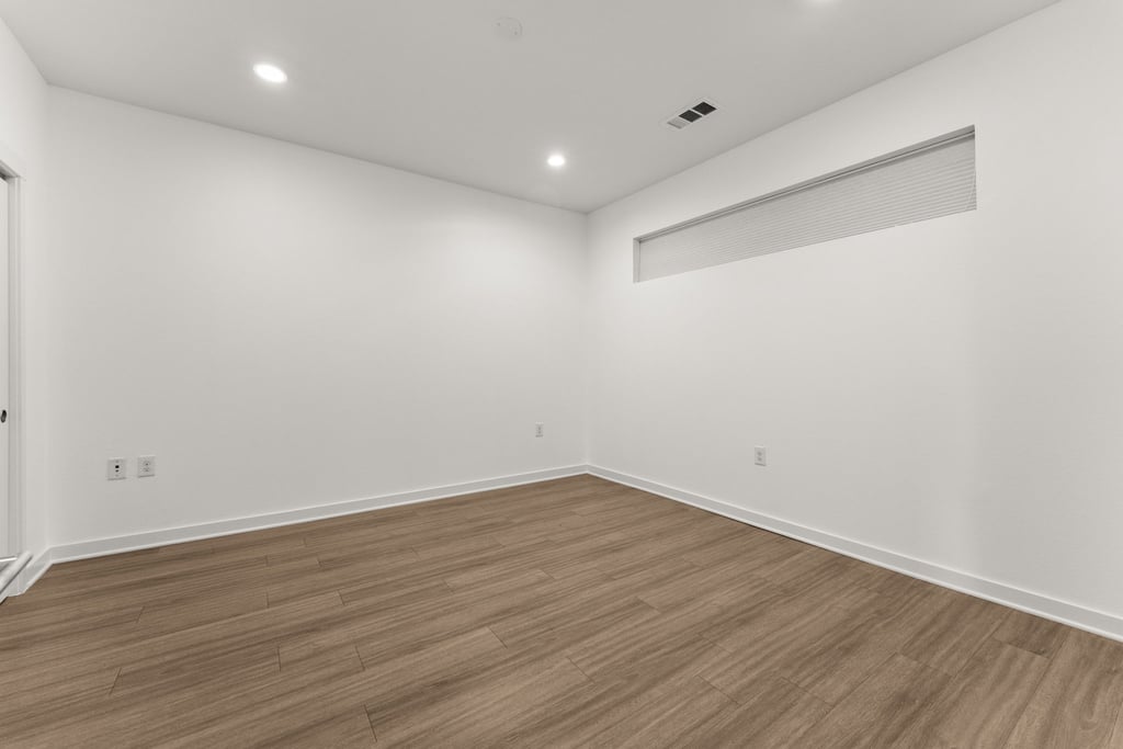 4361 South Congress Avenue, Unit 514 Austin, TX 78745 - Photo 17 of 28 a view of an empty room