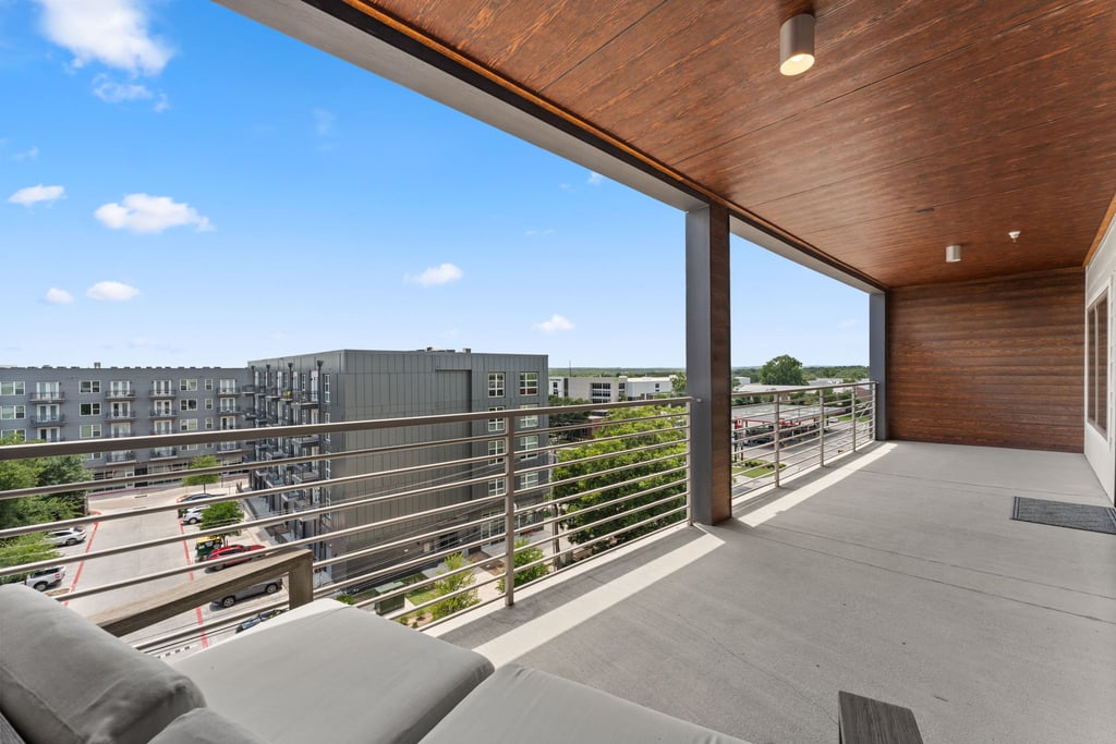 4361 South Congress Avenue, Unit 514 Austin, TX 78745 - Photo 10 of 28 a view of a balcony with city view