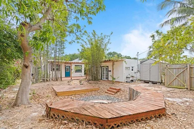 a view of a house with entertaining space