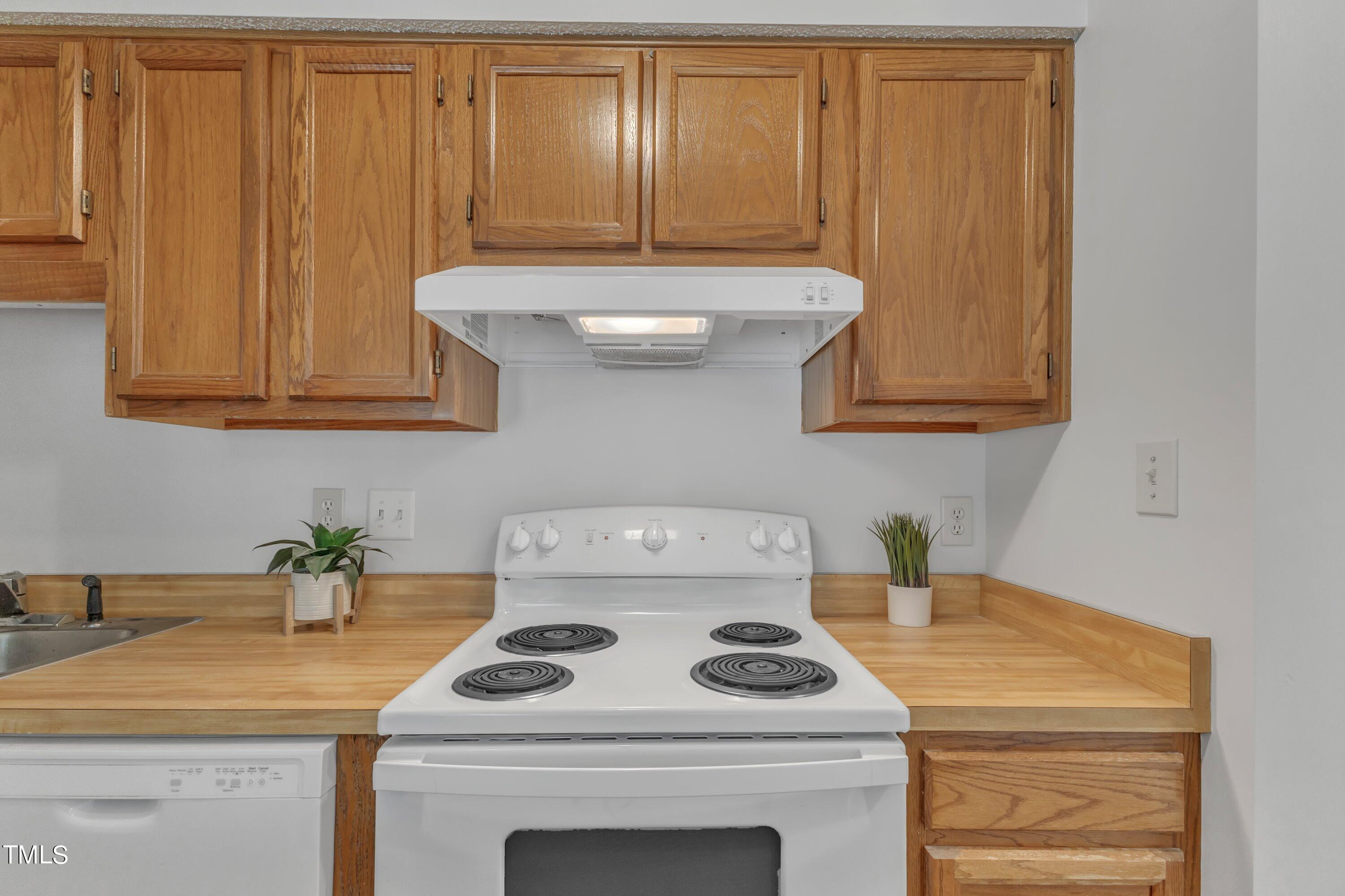 2011 Quaker Landing, Unit 203 Raleigh, NC 27603 - Photo 6 of 28 08-2011 Quaker Landing-10