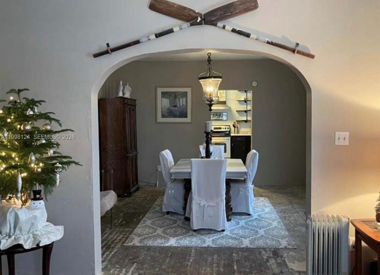 1005 Lakewood Road Pensacola, FL 32507 - Photo 9 of 23 a dining room with furniture and a potted plant