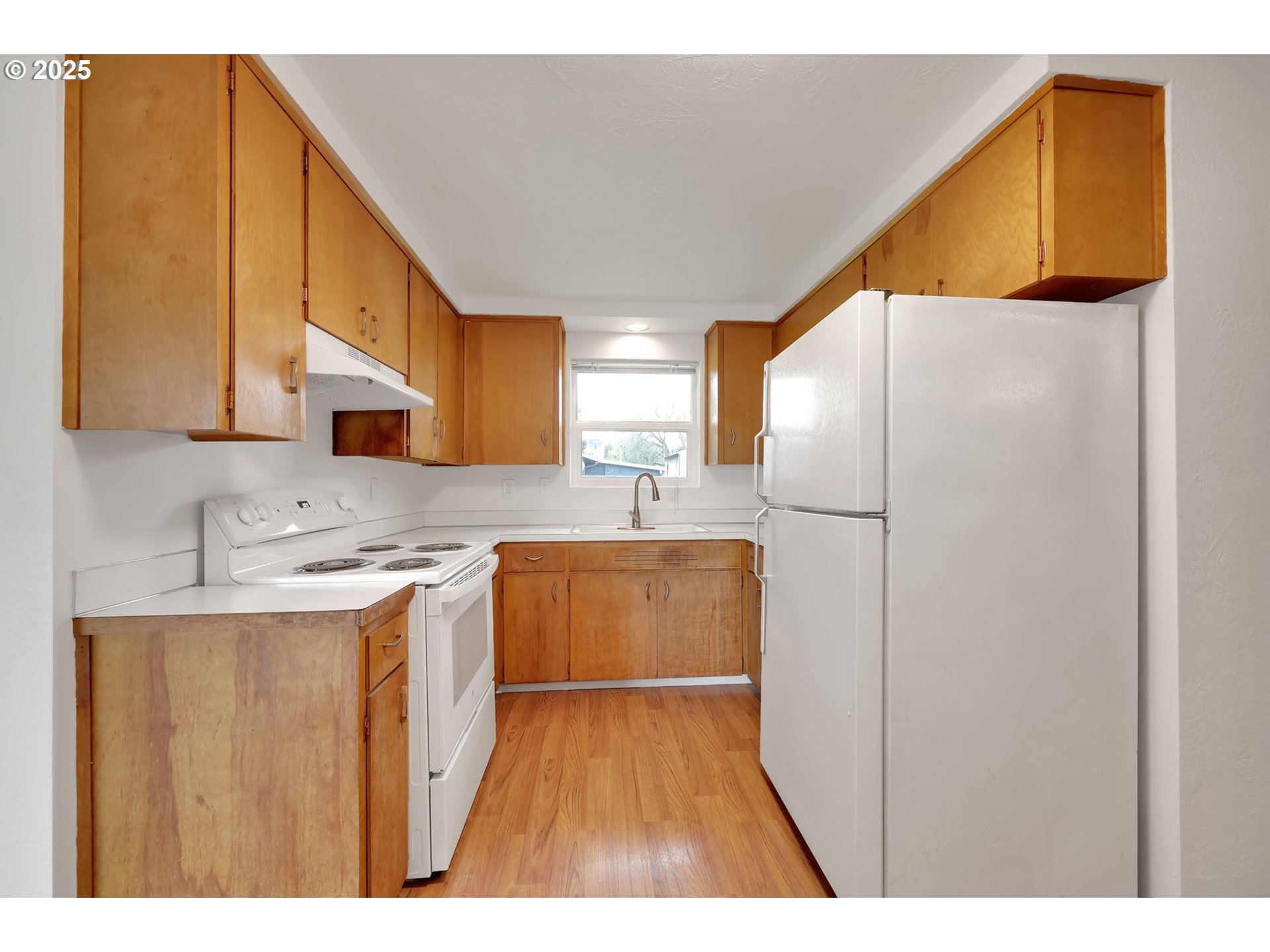 687 Division Avenue Eugene, OR 97404 - Photo 3 of 33