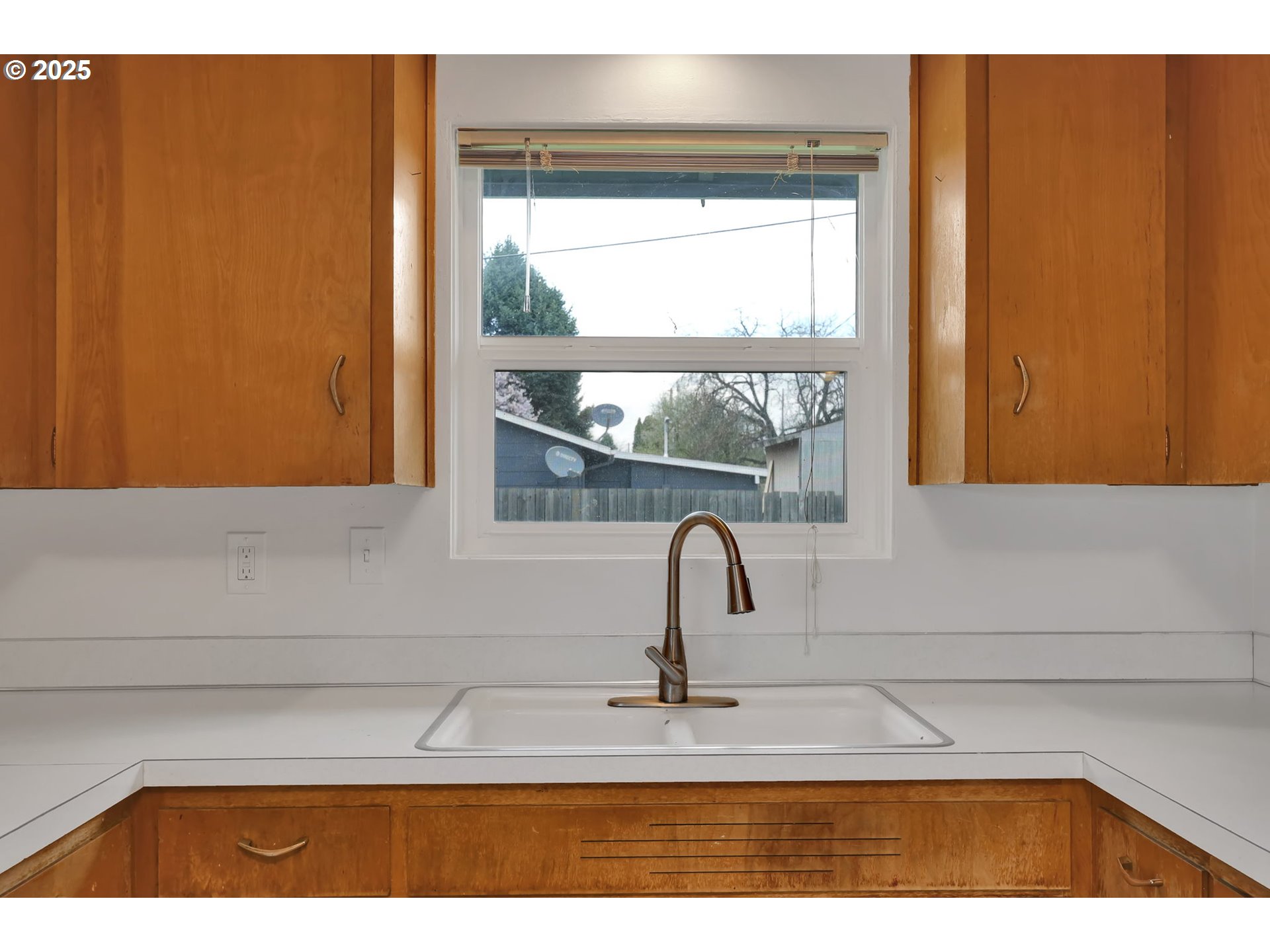 687 Division Avenue Eugene, OR 97404 - Photo 4 of 33