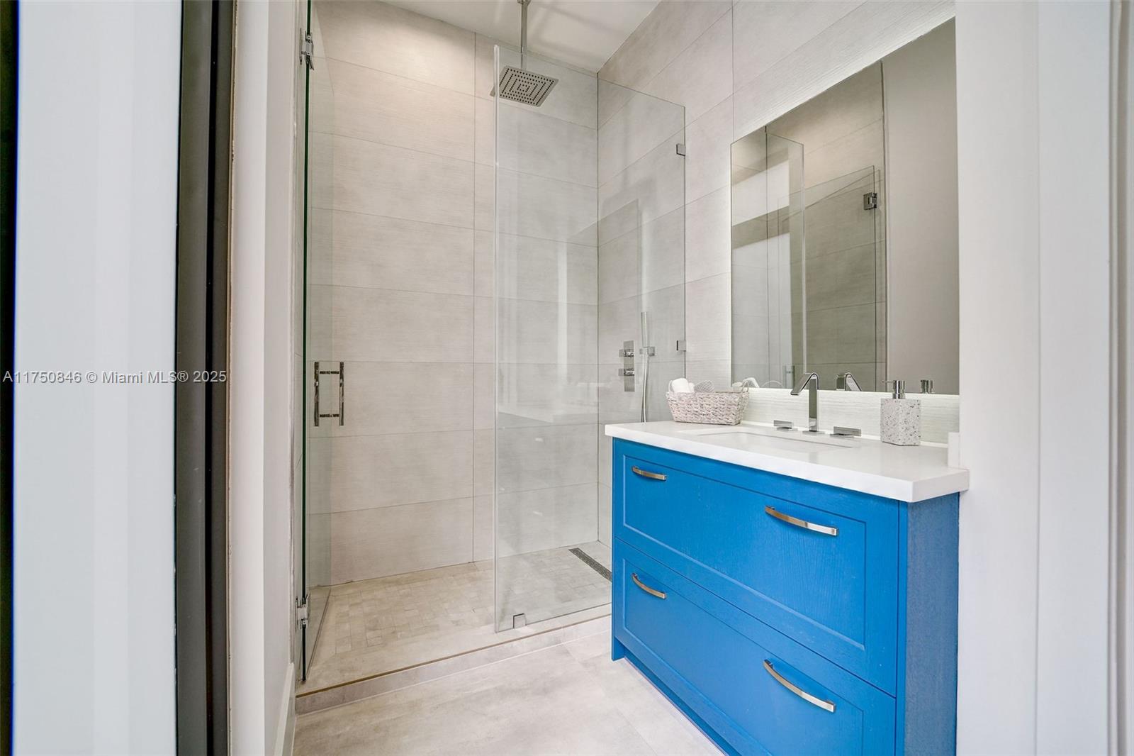 4321 Southwest 11th Street Miami, FL 33134 - Photo 13 of 43 Cabana Bath