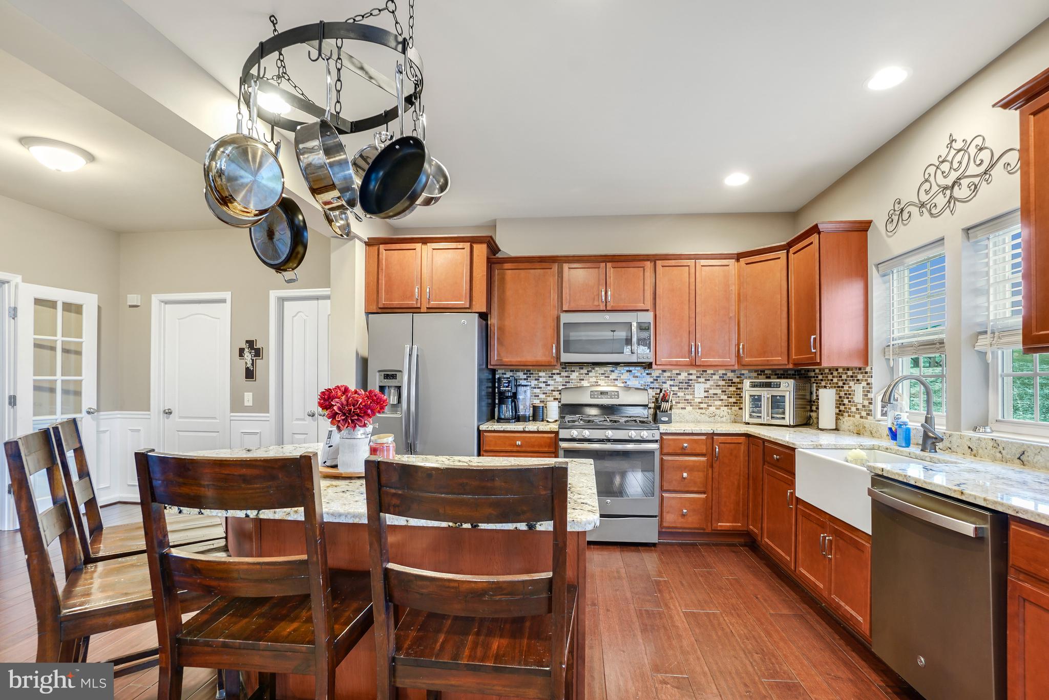 20907 Mt Aetna Road Hagerstown, MD 21742 - Photo 10 of 69 Kitchen-Island seats 4!