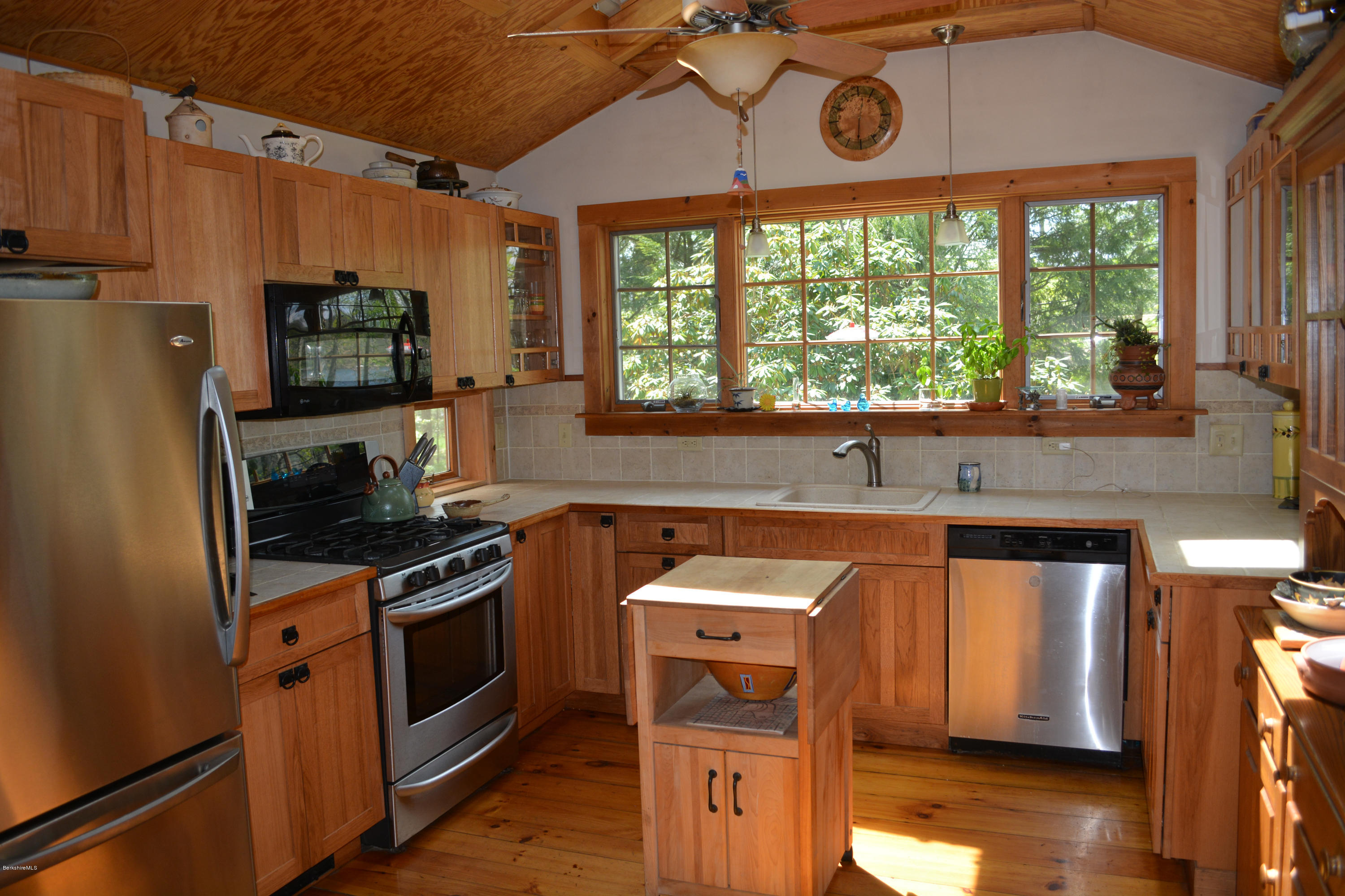 19 Laurel Banks Road Monterey, MA 01230 - Photo 8 of 27 Kitchen