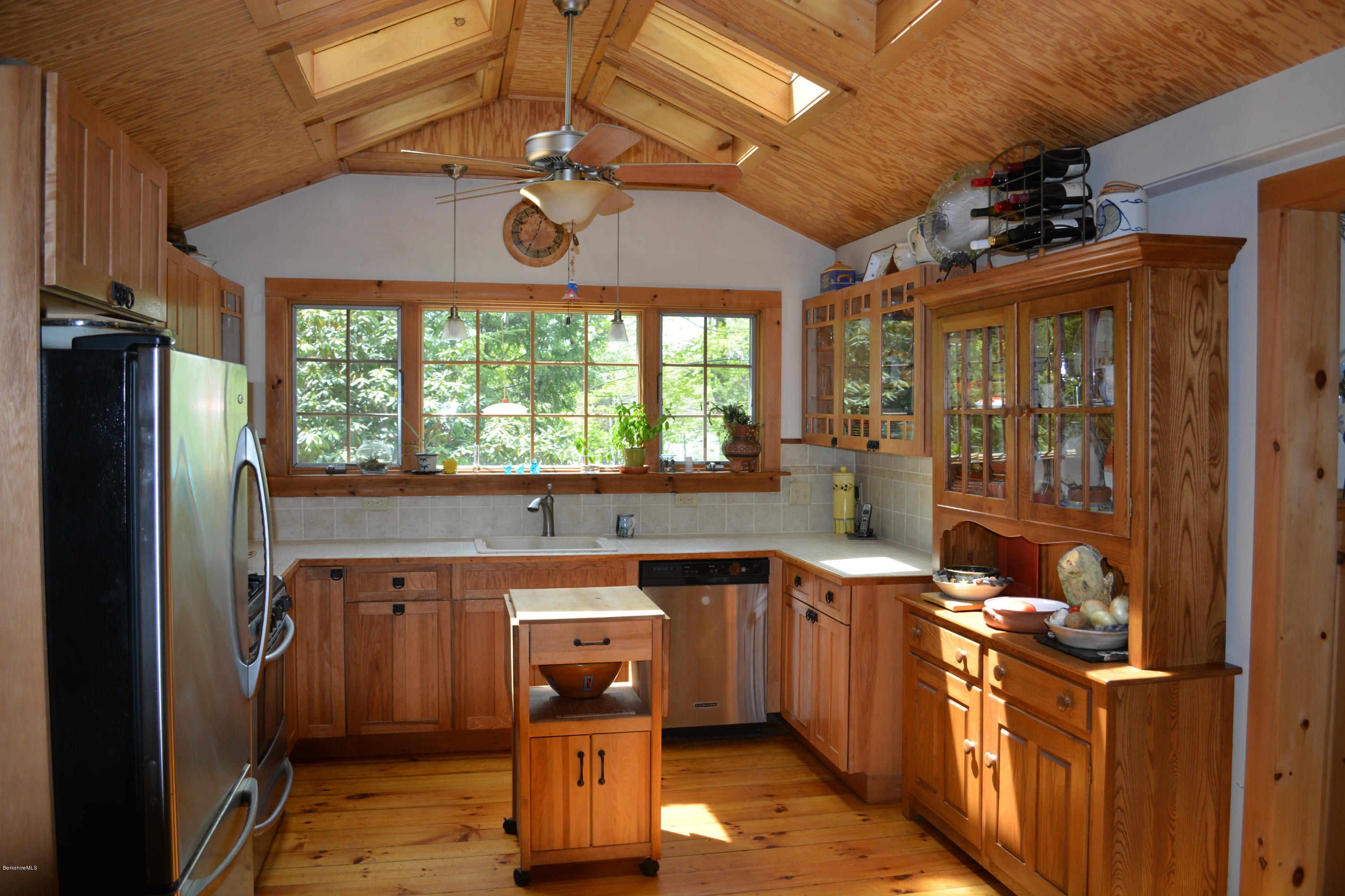 19 Laurel Banks Road Monterey, MA 01230 - Photo 10 of 27 Kitchen