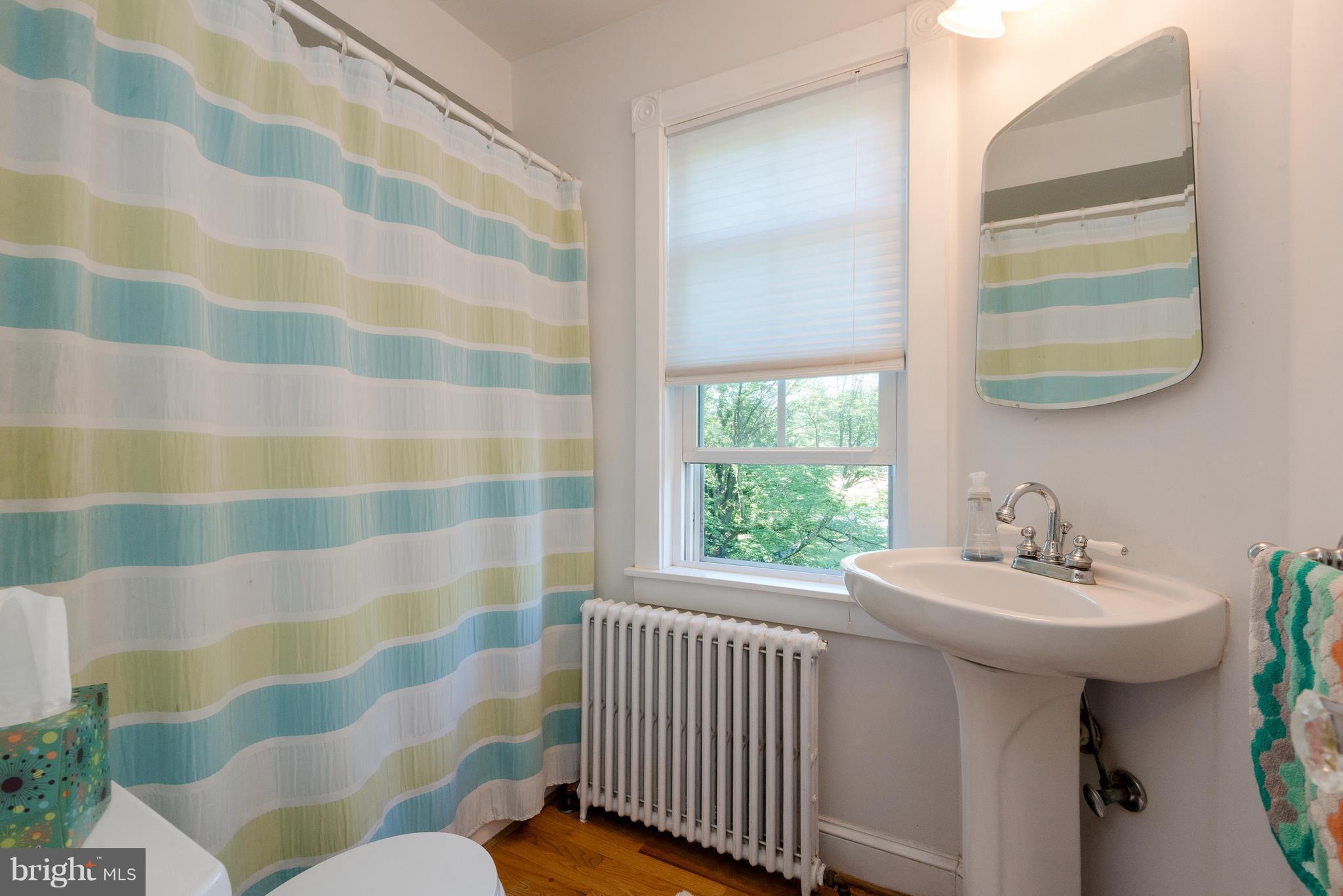 840 Maple Road Gambrills, MD 21054 - Photo 22 of 30 Bath 2 has a tub.