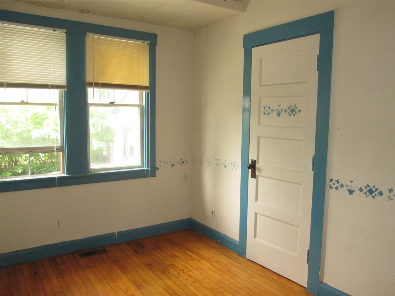33 Green Street Rockingham, VT 05101 - Photo 5 of 14