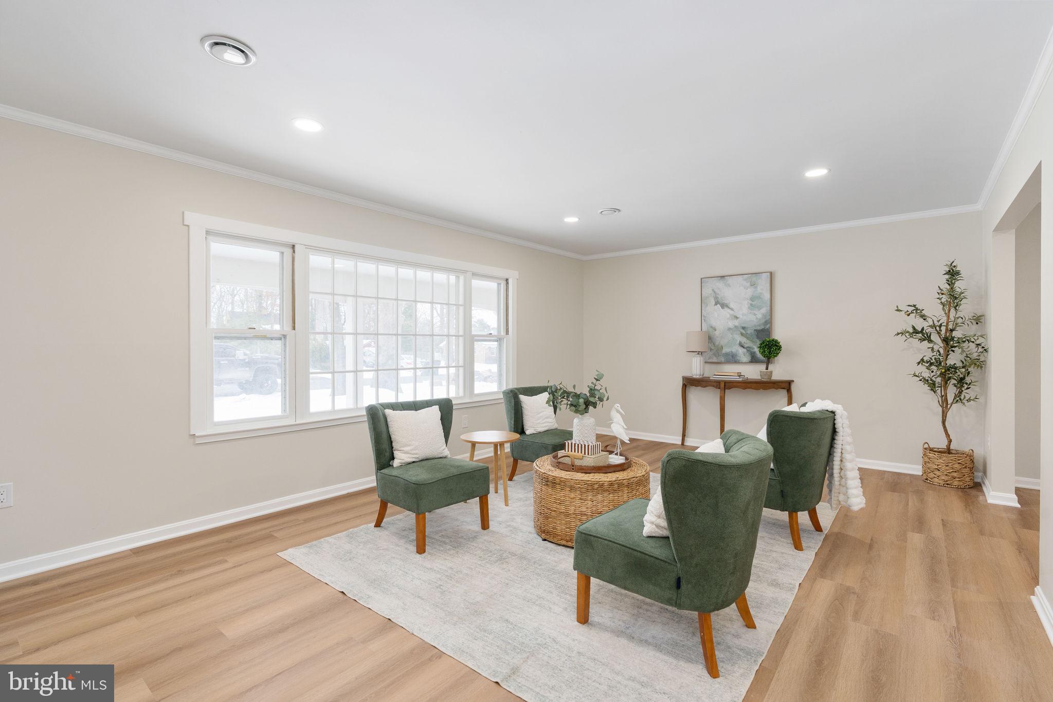 3234 Riverview Drive Triangle, VA 22172 - Photo 20 of 61 a living room with furniture and a window