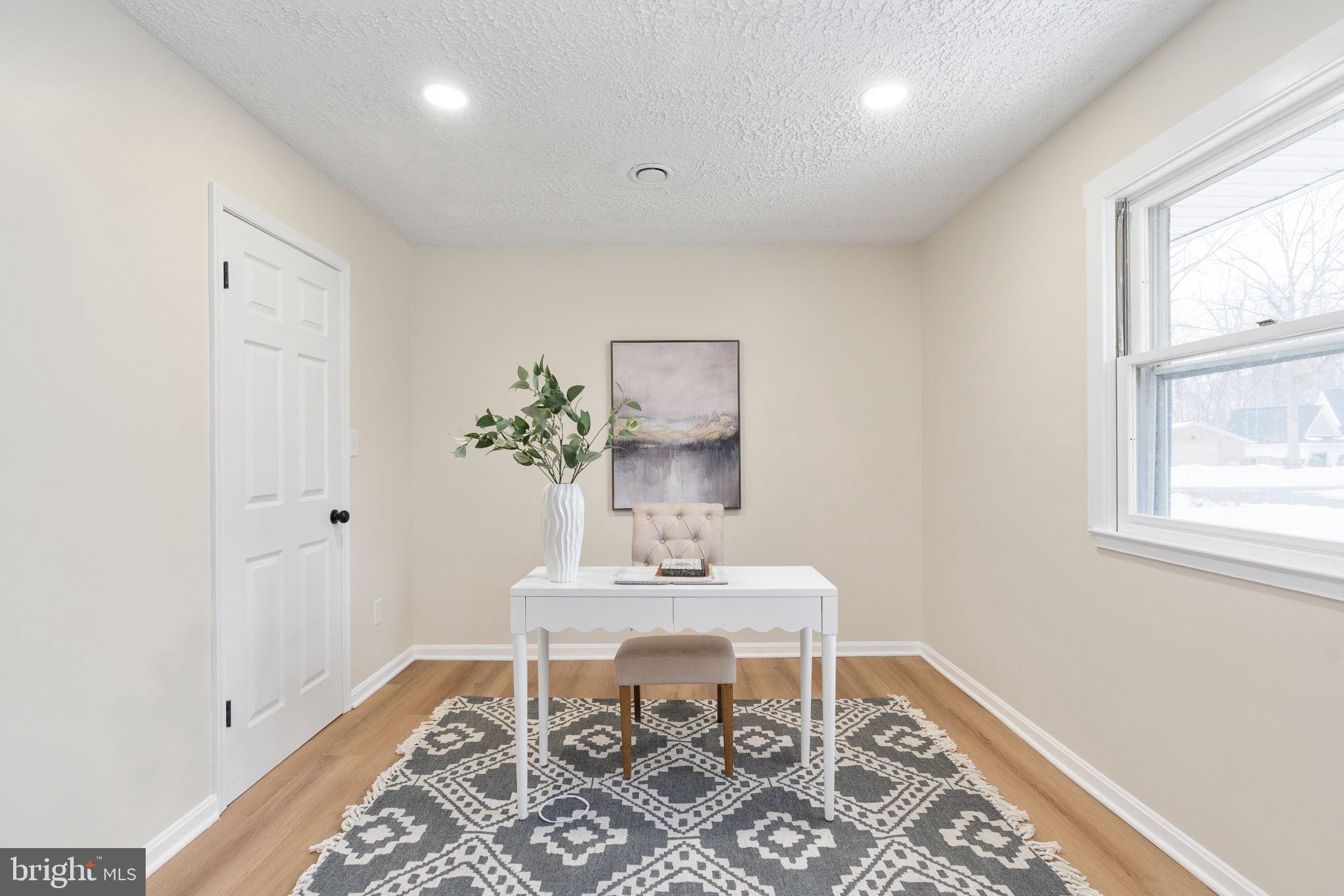 3234 Riverview Drive Triangle, VA 22172 - Photo 26 of 61 a dining room with table and chair