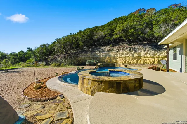 $635,000 | 189 Private Road 1732, Mico, TX 78056