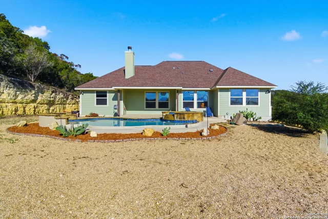 $635,000 | 189 Private Road 1732, Mico, TX 78056