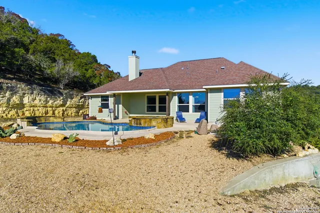 $635,000 | 189 Private Road 1732, Mico, TX 78056