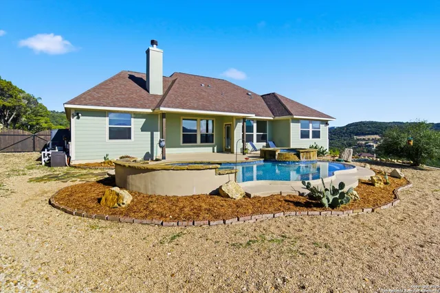 $635,000 | 189 Private Road 1732, Mico, TX 78056