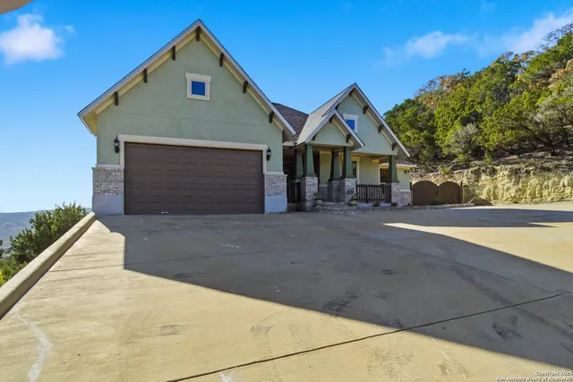 $635,000 | 189 Private Road 1732, Mico, TX 78056